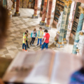 Bibliothek Stift Wiblingen mit Kinder bei Rätselrallye